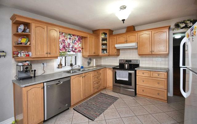 124 Caledonia Rd, House detached with 2 bedrooms, 2 bathrooms and 2 parking in Toronto ON | Image 2