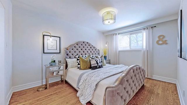 upper - 17 Baroness Cres, House detached with 3 bedrooms, 2 bathrooms and 4 parking in Toronto ON | Image 11