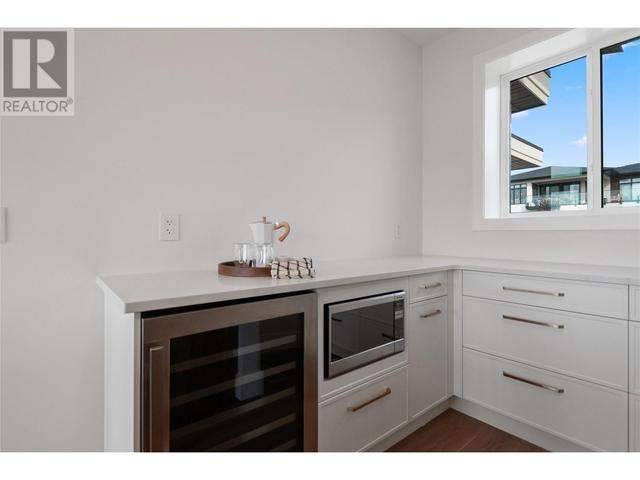 1087 Elk Street, House detached with 4 bedrooms, 3 bathrooms and 3 parking in Penticton BC | Image 15