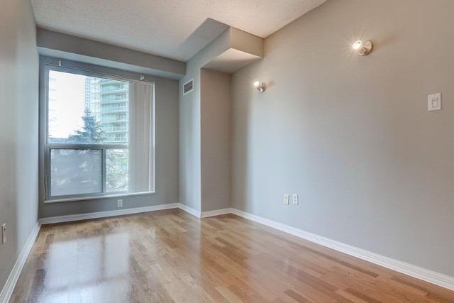 218 - 23 Lorraine Dr, Condo with 2 bedrooms, 2 bathrooms and 2 parking in Toronto ON | Image 4