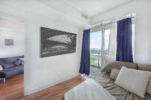 lph 27 - 35 Brian Peck Cres, Condo with 1 bedrooms, 1 bathrooms and 1 parking in Toronto ON | Image 4