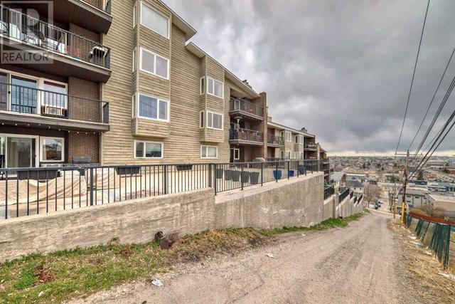 405, - 333 2 Avenue Ne, Condo with 2 bedrooms, 2 bathrooms and 2 parking in Calgary AB | Image 26