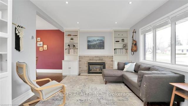 74 Larkspur Cres, House detached with 4 bedrooms, 2 bathrooms and 7 parking in London ON | Image 37