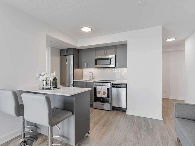 423 - 38 Monte Kwinter Crt, Condo with 2 bedrooms, 1 bathrooms and 0 parking in Toronto ON | Image 1