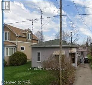 801 Elm St, House detached with 2 bedrooms, 1 bathrooms and 3 parking in Port Colborne ON | Image 1