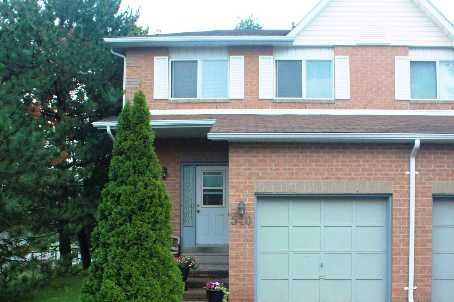 540 Priddle Rd, Townhouse with 3 bedrooms, 2 bathrooms and 1 parking in Newmarket ON | Image 1