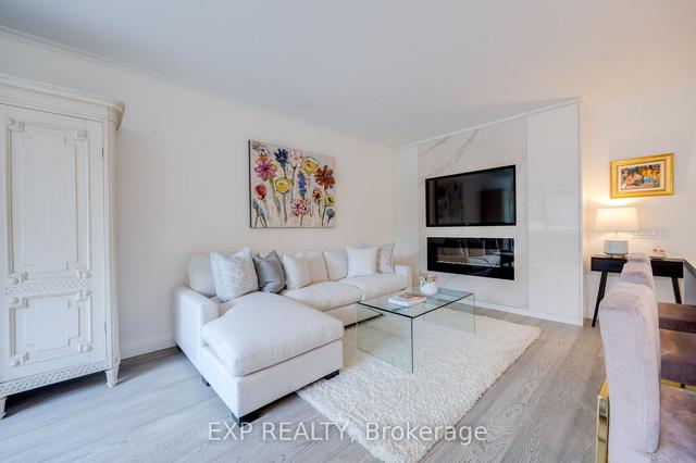 302 - 40 Glen Rd, Condo with 1 bedrooms, 1 bathrooms and 1 parking in Toronto ON | Image 3
