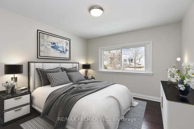 152 Owen St, House detached with 3 bedrooms, 3 bathrooms and 4 parking in Barrie ON | Image 2