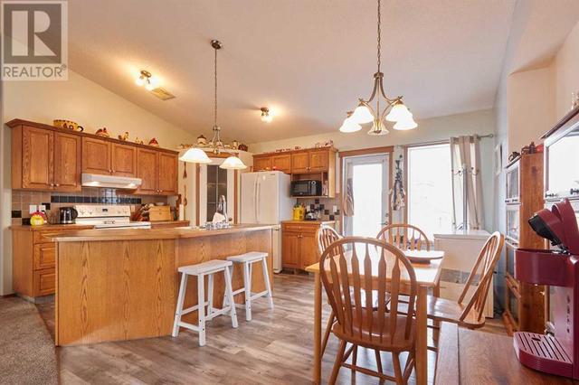 20 Vista Place Se, House detached with 3 bedrooms, 2 bathrooms and 7 parking in Medicine Hat AB | Image 9