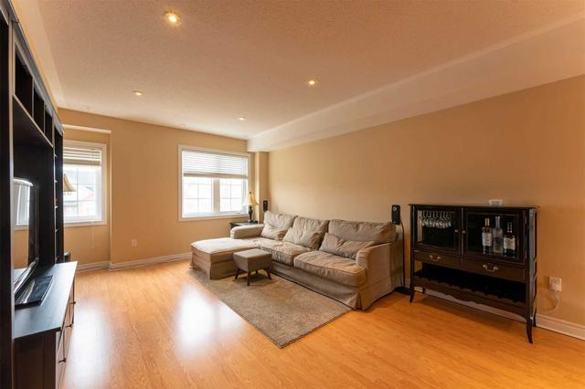 2652 Bur Oak Ave, House attached with 2 bedrooms, 3 bathrooms and 3 parking in Markham ON | Image 3