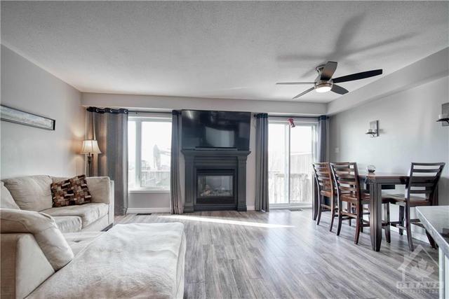 136 Freeport Avenue, Townhouse with 3 bedrooms, 3 bathrooms and 2 parking in Ottawa ON | Image 9