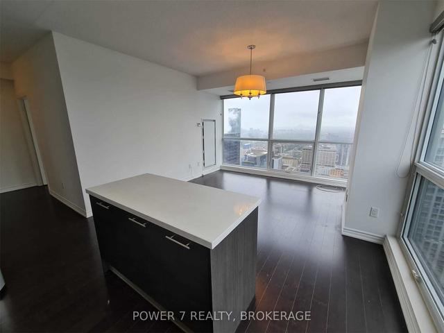 4715 - 386 Yonge St, Condo with 2 bedrooms, 2 bathrooms and 1 parking in Toronto ON | Image 17
