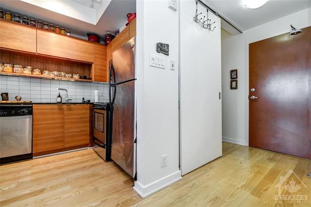 324 Laurier Avenue W, Condo with 1 bedrooms, 1 bathrooms and 1 parking in Ottawa ON | Image 3