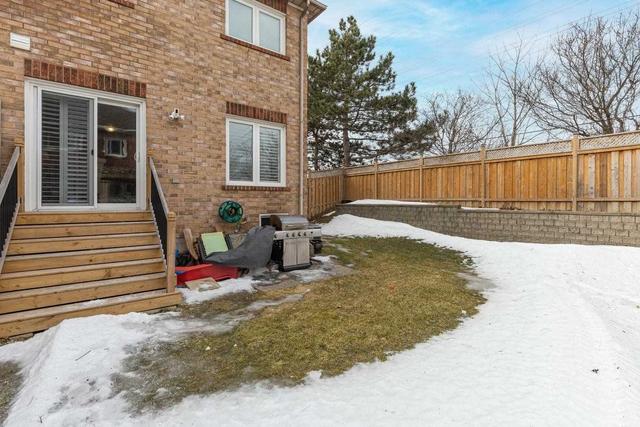 6985 Dunnview Crt, House attached with 4 bedrooms, 3 bathrooms and 5 parking in Mississauga ON | Image 18