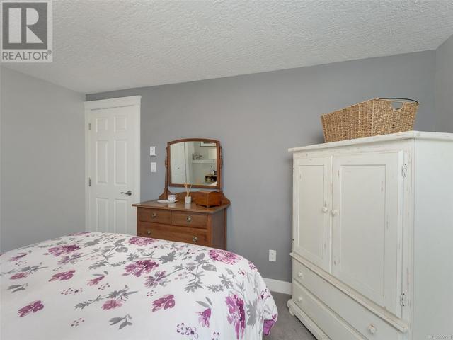 2719 Asquith St, House attached with 2 bedrooms, 1 bathrooms and 1 parking in Victoria BC | Image 15