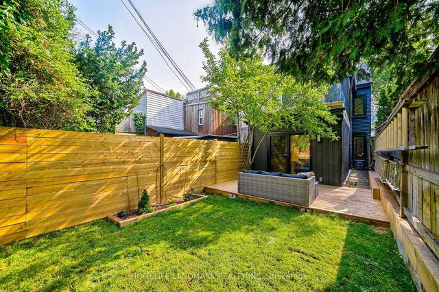 227 Munro St, House semidetached with 3 bedrooms, 4 bathrooms and 0 parking in Toronto ON | Image 33