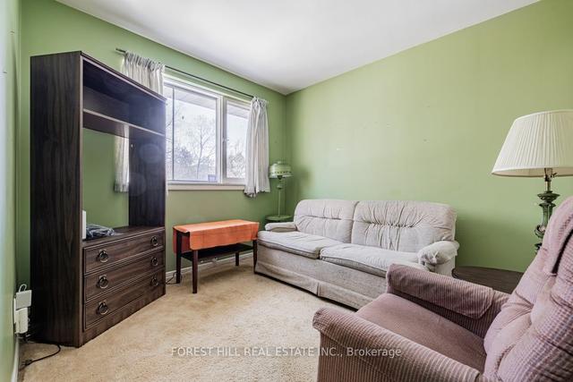 31 Cobden St, House detached with 3 bedrooms, 2 bathrooms and 4 parking in Toronto ON | Image 2