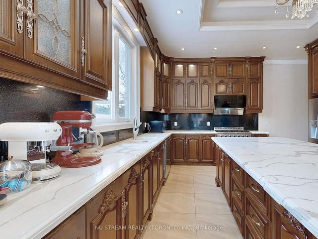 80 Broomfield Dr, House detached with 5 bedrooms, 8 bathrooms and 6 parking in Toronto ON | Image 3