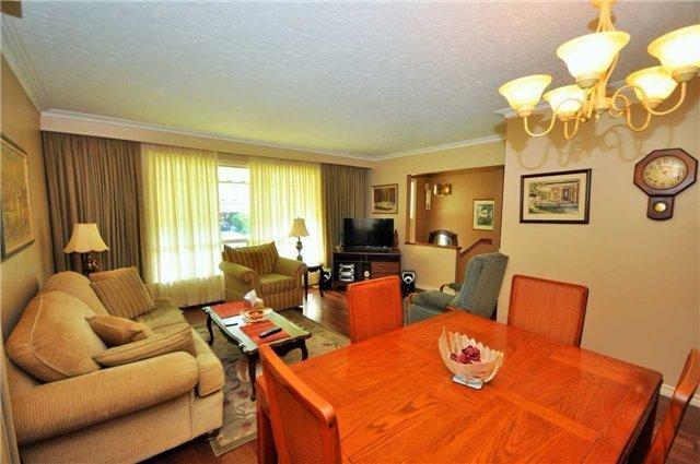 34 Jeffton Cres, House detached with 2 bedrooms, 2 bathrooms and 4 parking in Toronto ON | Image 4