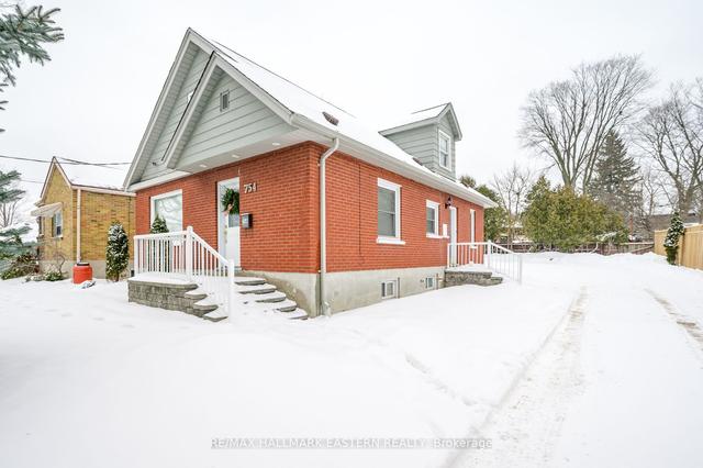754 Chemong Rd, House attached with 3 bedrooms, 1 bathrooms and 4 parking in Peterborough ON | Image 27