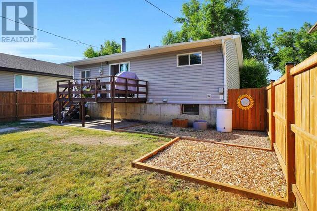 5711 50a Avenue, House detached with 3 bedrooms, 1 bathrooms and 5 parking in Stettler AB | Image 6