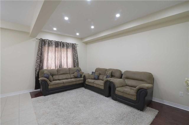 418 Comiskey Cres, House detached with 4 bedrooms, 4 bathrooms and 4 parking in Mississauga ON | Image 3