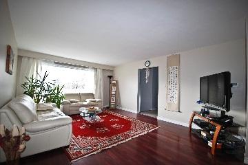 3636 Ellengale Dr, House semidetached with 3 bedrooms, 2 bathrooms and 2 parking in Mississauga ON | Image 2