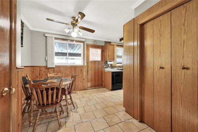 135 Nash Rd N, House detached with 3 bedrooms, 2 bathrooms and 5 parking in Hamilton ON | Image 3