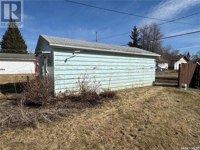 307 1st Avenue Ne, House detached with 3 bedrooms, 1 bathrooms and null parking in Preeceville SK | Image 24