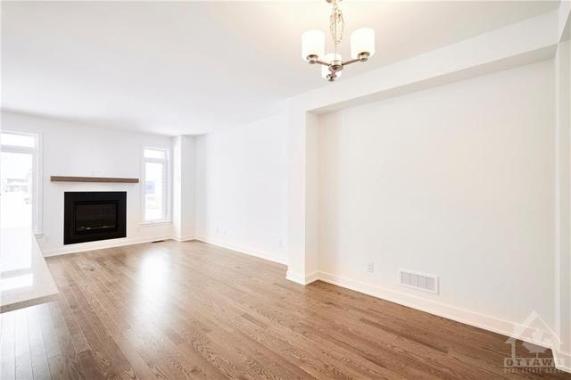 596 Rathburn Lane, Townhouse with 3 bedrooms, 3 bathrooms and 2 parking in Ottawa ON | Image 5