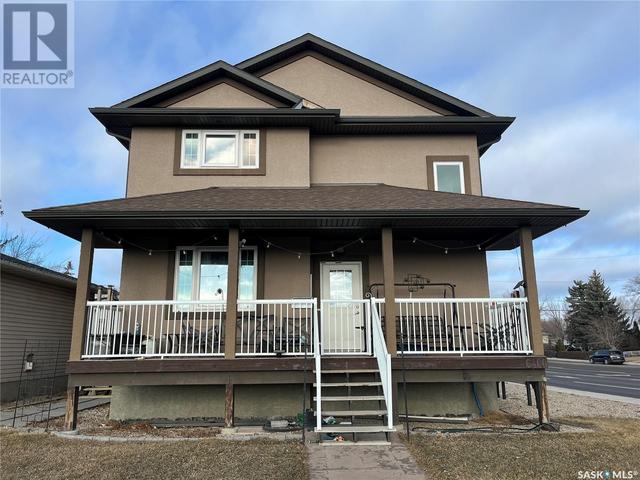 6400 Dewdney Avenue, House detached with 3 bedrooms, 3 bathrooms and null parking in Regina SK | Image 1