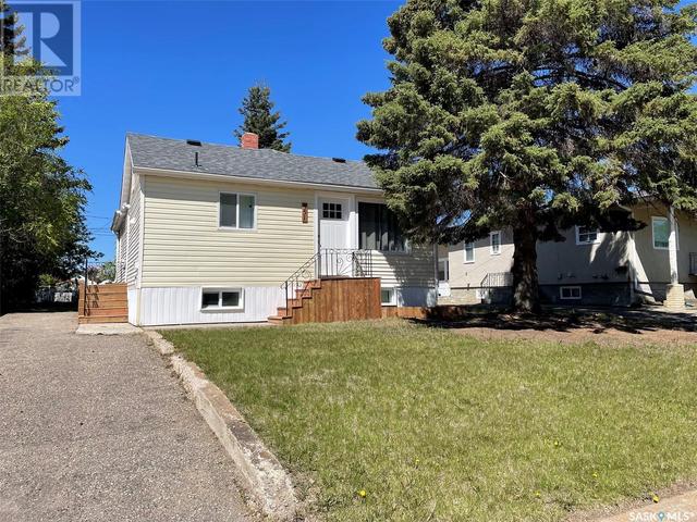 551 103rd Street, House detached with 3 bedrooms, 2 bathrooms and null parking in North Battleford CY SK | Card Image