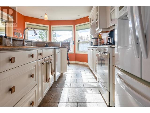 2279 Selkirk Drive, House detached with 3 bedrooms, 3 bathrooms and 2 parking in Kelowna BC | Image 8