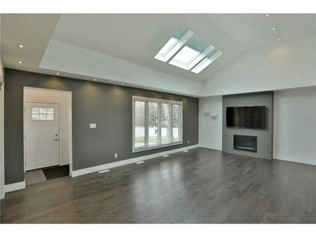 1003 Cedar Ave, House detached with 3 bedrooms, 3 bathrooms and 4 parking in Burlington ON | Image 4