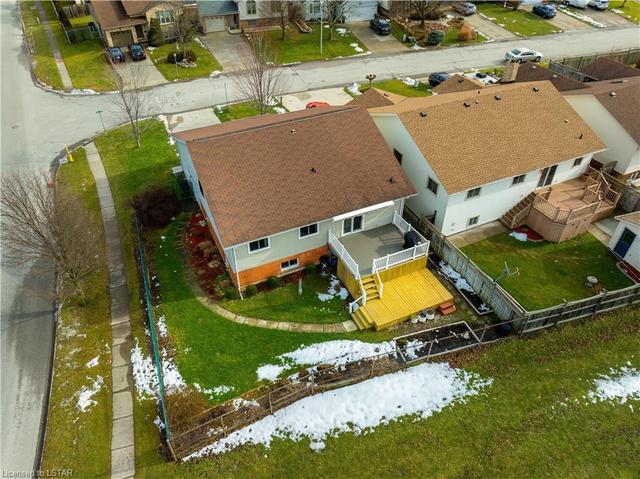 1501 Henley Crescent, House detached with 5 bedrooms, 2 bathrooms and 6 parking in Sarnia ON | Image 29