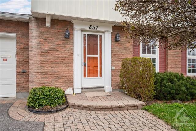 857 Thorndale Drive, House detached with 4 bedrooms, 2 bathrooms and 2 parking in Ottawa ON | Image 3