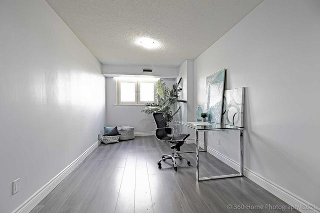 801 - 40 Chichester Pl, Condo with 2 bedrooms, 2 bathrooms and 1 parking in Toronto ON | Image 3