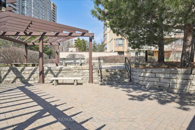 1510 - 10 Malta Ave, Condo with 2 bedrooms, 2 bathrooms and 1 parking in Brampton ON | Image 7