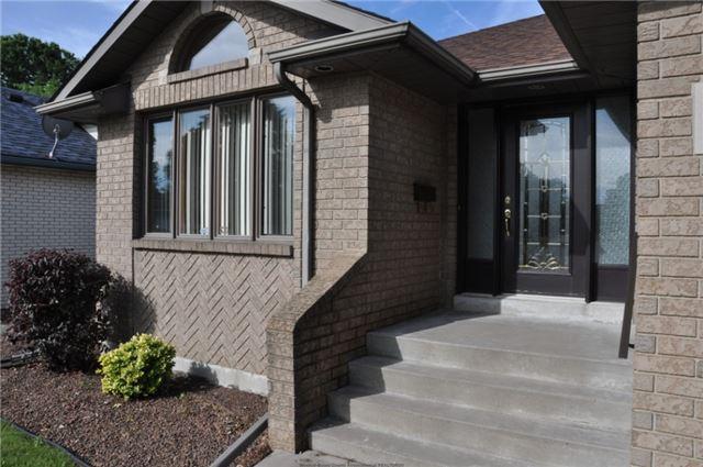 2503 Buttery St, House detached with 3 bedrooms, 3 bathrooms and 6 parking in Windsor ON | Image 2