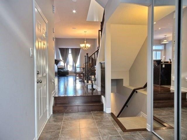 245 Kinghaven Cres, House attached with 3 bedrooms, 3 bathrooms and 3 parking in Ottawa ON | Image 2