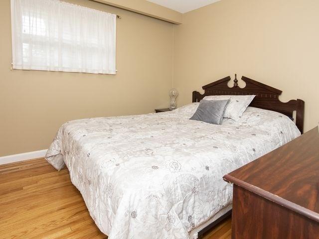 47 Campbell Dr, House detached with 3 bedrooms, 2 bathrooms and 7 parking in Brampton ON | Image 3