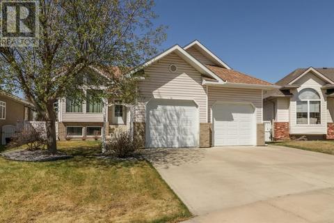 136 Ahlstrom Close Se, House detached with 4 bedrooms, 3 bathrooms and 2 parking in Red Deer AB | Card Image
