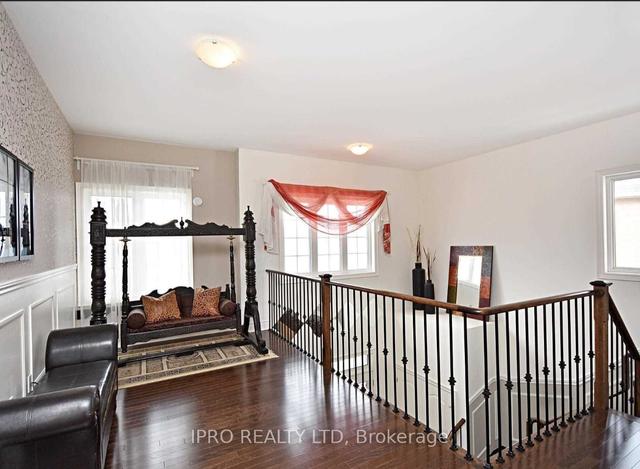 14 Bassett Cres, House detached with 4 bedrooms, 4 bathrooms and 3 parking in Brampton ON | Image 3