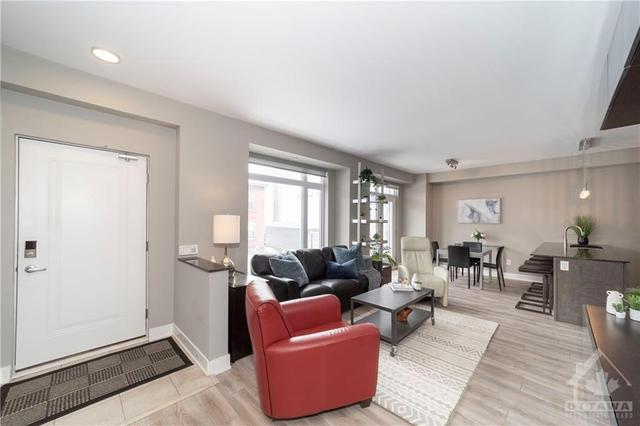 32 Holmwood Avenue, Condo with 2 bedrooms, 3 bathrooms and 1 parking in Ottawa ON | Image 4