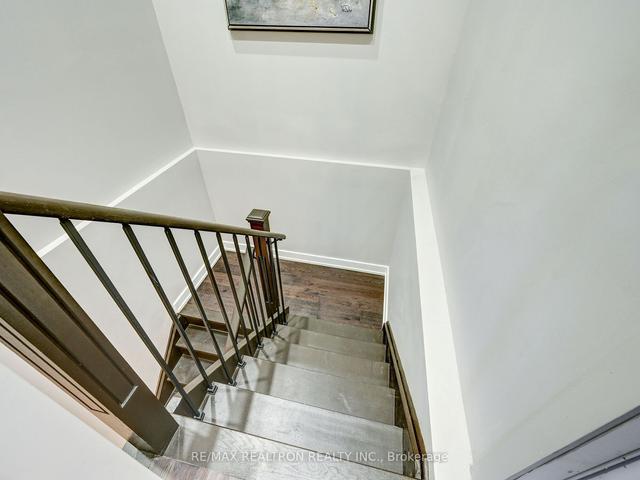 322 East Ave, House detached with 3 bedrooms, 2 bathrooms and 5 parking in Toronto ON | Image 17