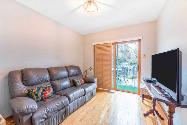 54 Horfield Ave, House detached with 3 bedrooms, 2 bathrooms and 4 parking in Toronto ON | Image 2
