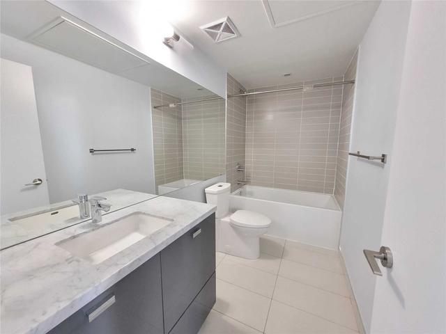 1501 - 290 Adelaide St W, Condo with 2 bedrooms, 1 bathrooms and 0 parking in Toronto ON | Image 6
