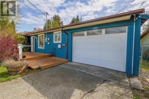 535 Quadra Ave, House detached with 2 bedrooms, 1 bathrooms and 4 parking in Campbell River BC | Card Image