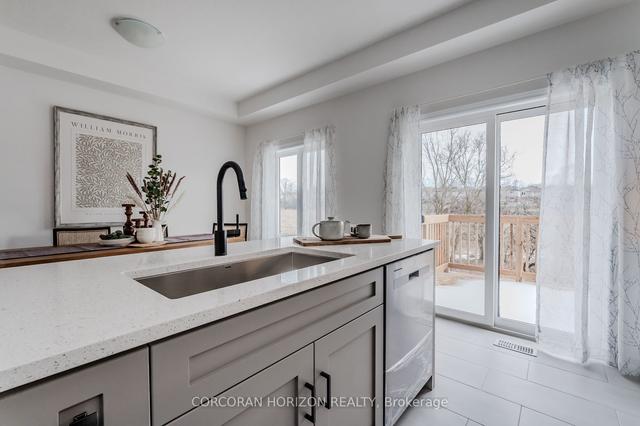 9 Sora Lane, Townhouse with 3 bedrooms, 4 bathrooms and 2 parking in Guelph ON | Image 3