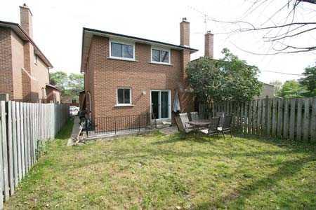 52 Charnwood Pl, House attached with 3 bedrooms, 3 bathrooms and 3 parking in Markham ON | Image 9